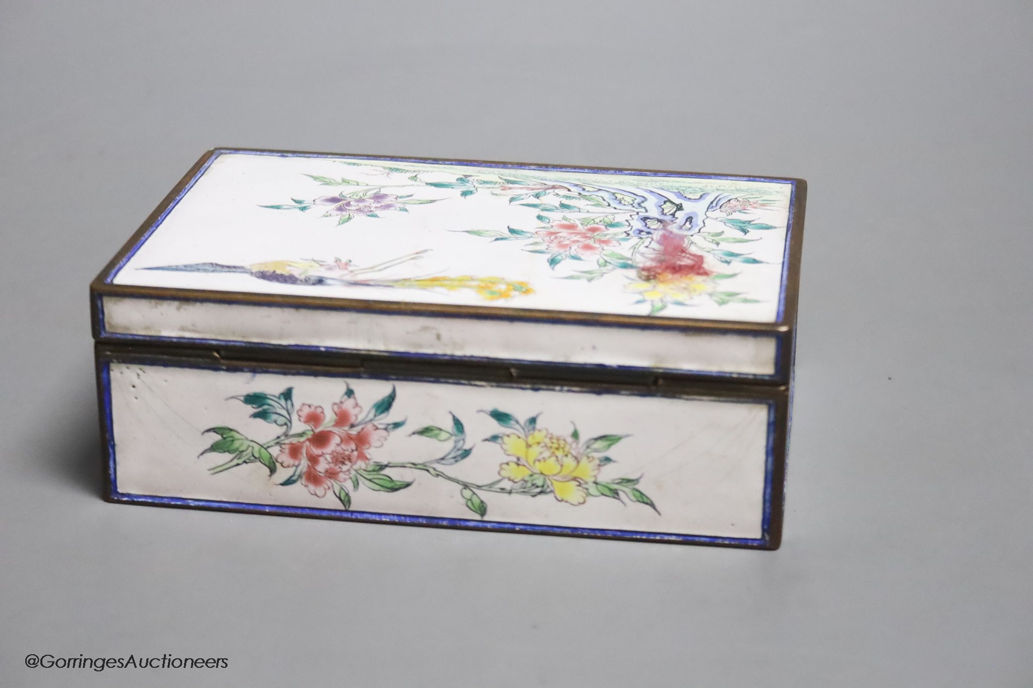 A Canton enamel box, early 20th century, 15.5cm